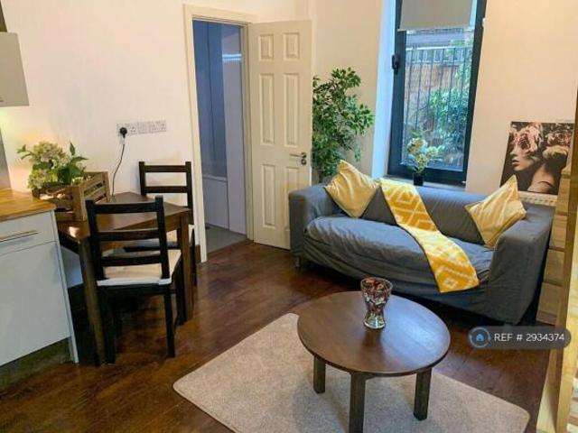Studio for rent in Edgware, Greater London