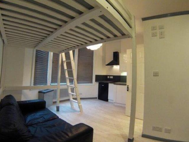 Studio for rent in Queen's Park, Brighton & Hove