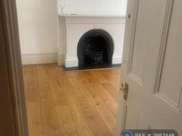 Studio for rent in Cat Hill