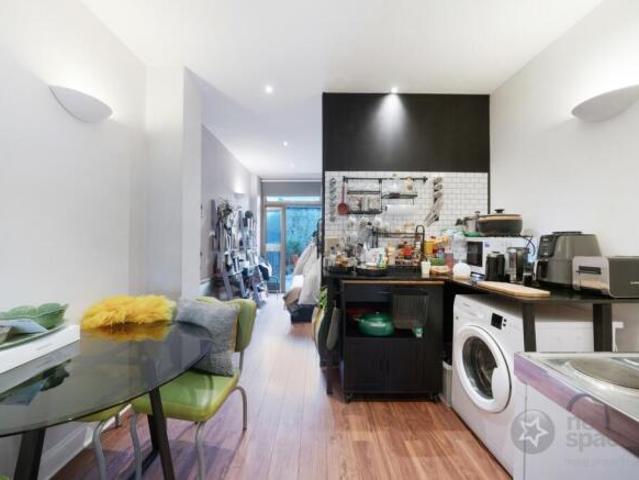 Studio for rent in Cat Hill