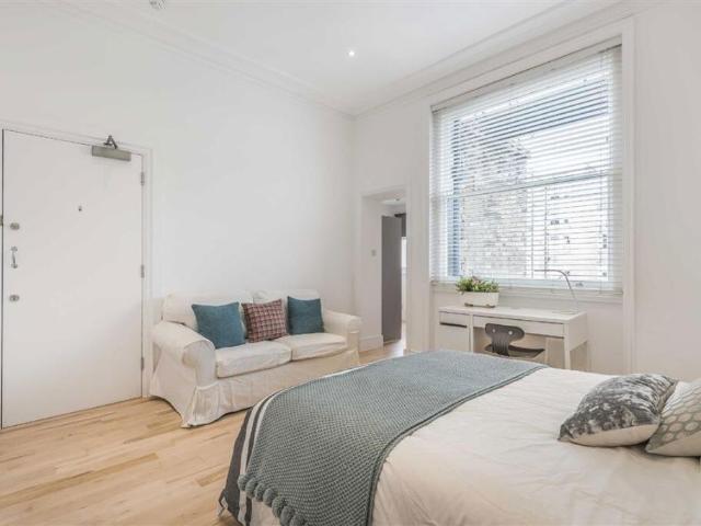 Studio for rent in South Kensington
