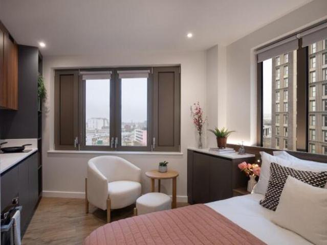 Studio for rent in Cat Hill