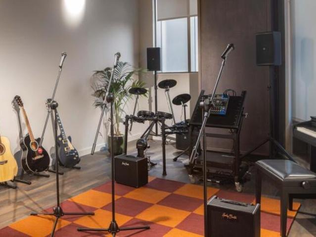Studio for rent in Cat Hill