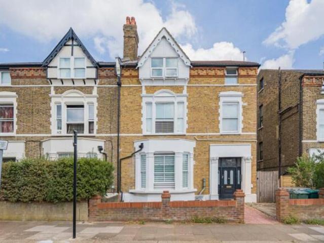 Flat for rent in Cat Hill