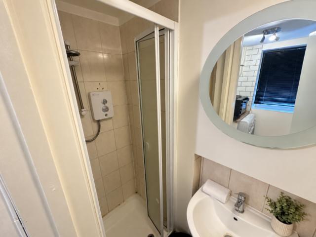 Studio for rent in Cat Hill, England