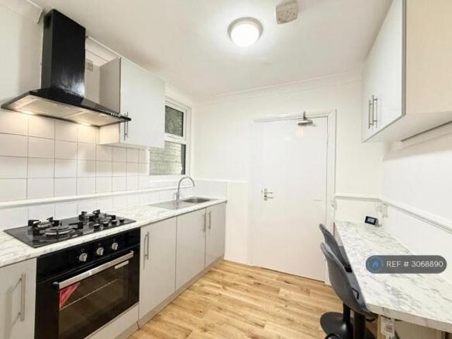Studio for rent in Cat Hill, England