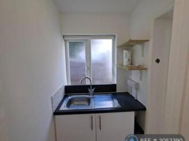 Studio for rent in Farley Hill, Luton