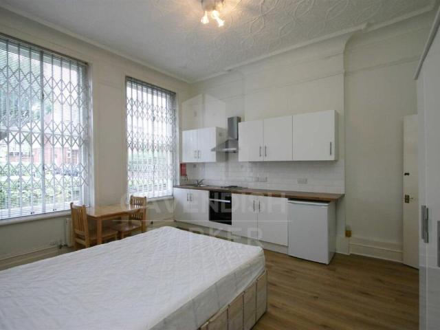 Studio for rent in West Hampstead