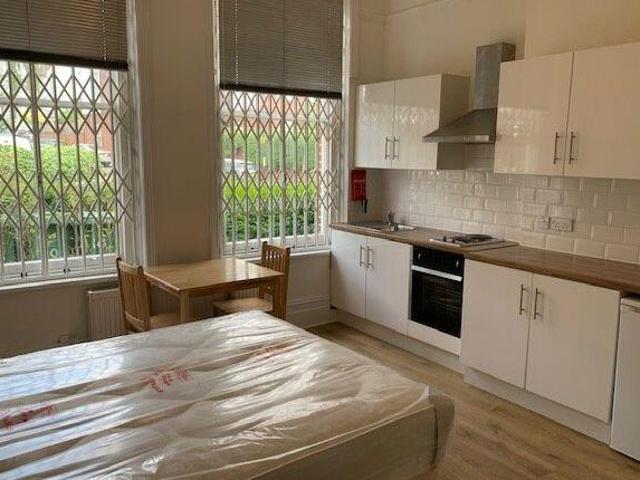 Studio for rent in West Hampstead