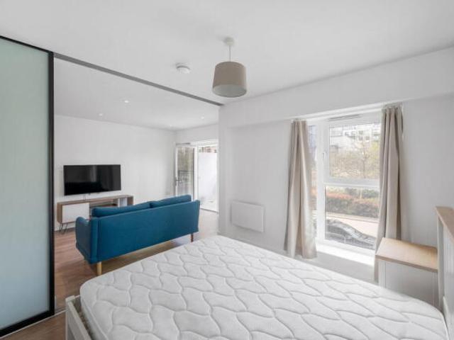 Studio for rent in Beaufort, Wales