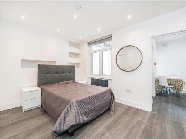 Studio for rent in South Kensington