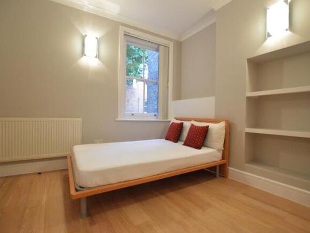Studio for rent in South Lane, West Yorkshire