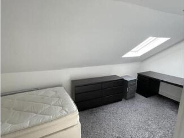 Flat for rent in Roath, Wales
