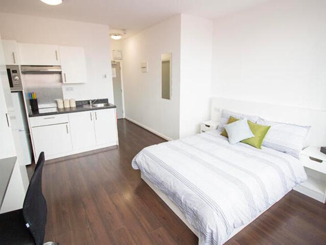 Studio for rent in Long Man, Cross In Hand