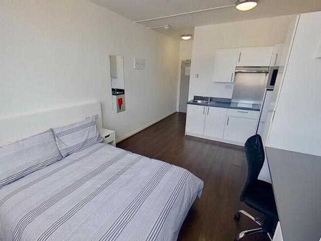 Studio for rent in Long Man, Cross In Hand