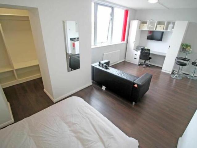 Studio for rent in Long Man, Cross In Hand