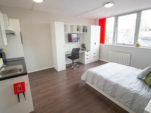 Studio for rent in Long Man, Cross In Hand