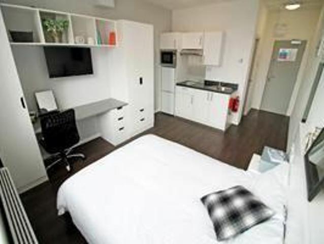 Studio for rent in Long Man, Cross In Hand