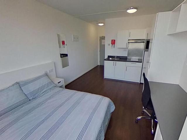 Studio for rent in Long Man, Cross In Hand