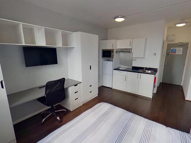 Studio for rent in Long Man, Cross In Hand