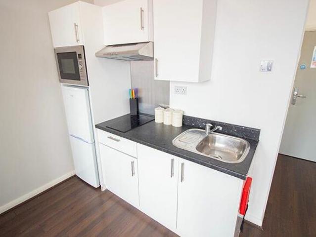 Studio for rent in Long Man, Cross In Hand
