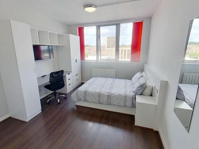 Studio for rent in Long Man, Cross In Hand