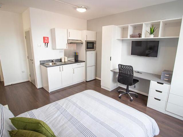 Studio for rent in Long Man, Cross In Hand