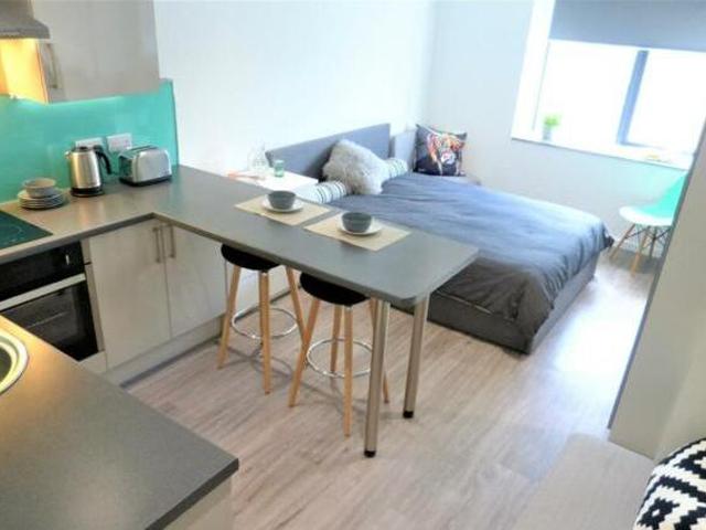 House for rent in Follaton, Strode