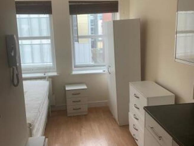 Studio for rent in Five Acres, Hertfordshire