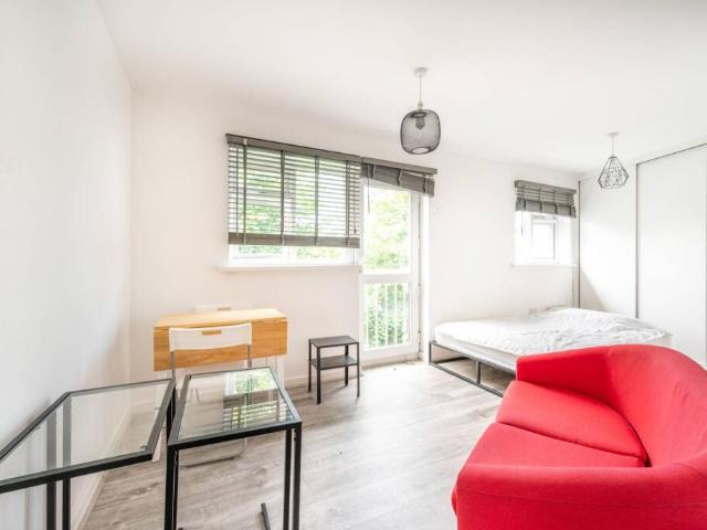 Studio for rent in Forest Gate