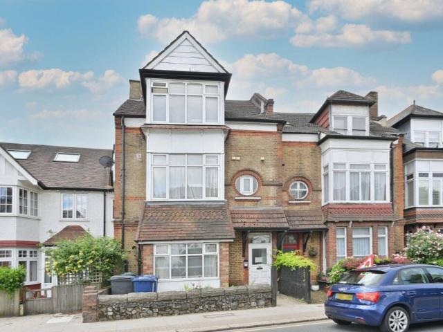 Studio for rent in East Finchley, Isle Of Man