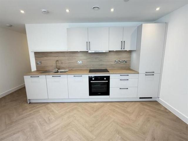 Studio for rent in South Lane, West Yorkshire