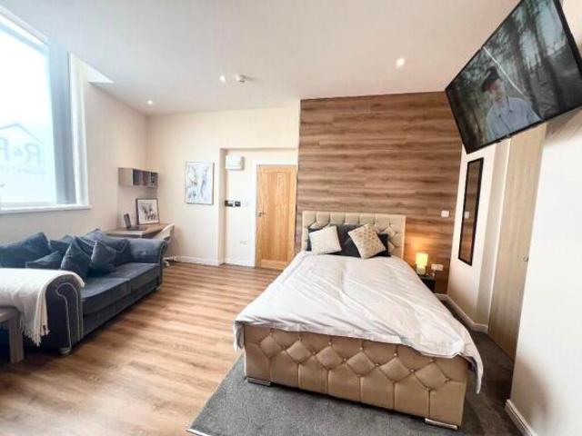 Studio for rent in East Midlands