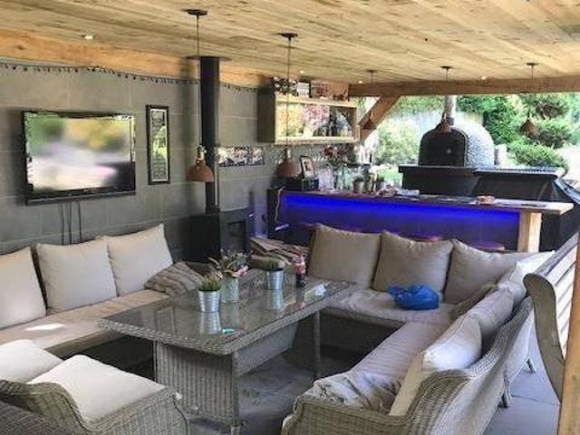 House for rent in Surrey