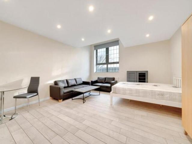 Studio for rent in London Borough of Tower Hamlets, Greater London