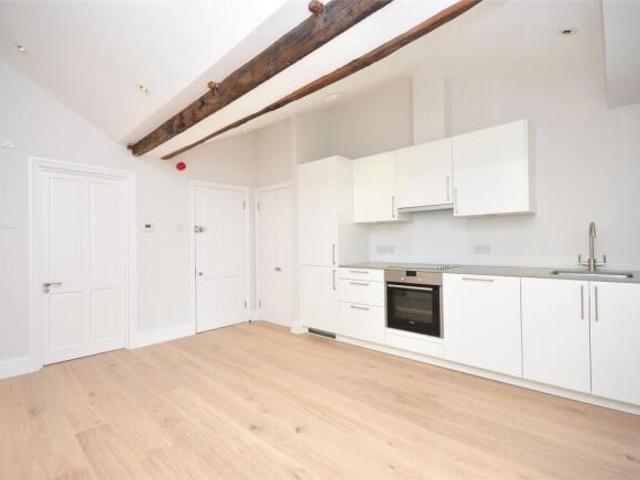 Studio for rent in Cat Hill