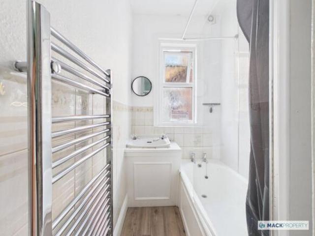Studio for rent in Golden Valley, Gloucestershire