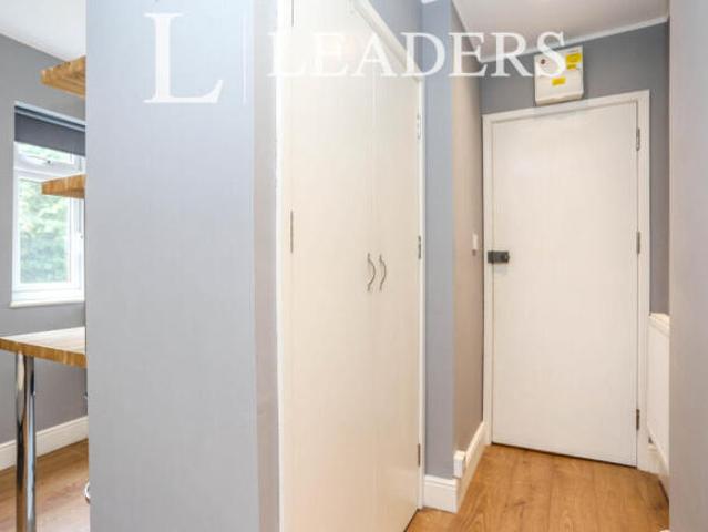 Studio for rent in Cat Hill