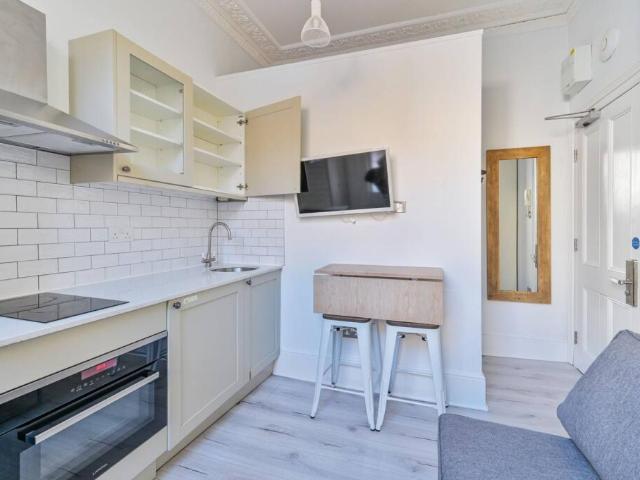 Studio for rent in Cat Hill, Isle Of Man