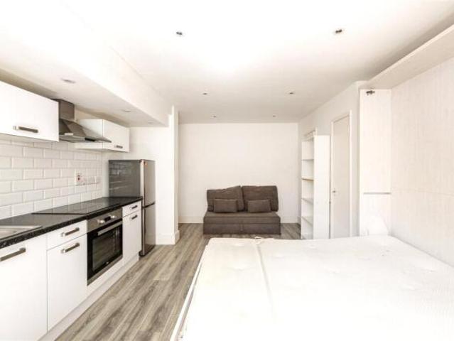 Studio for rent in Cat Hill