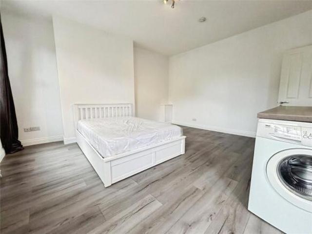 Flat for rent in St James, Sandown Park