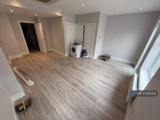 Studio for rent in Cat Hill