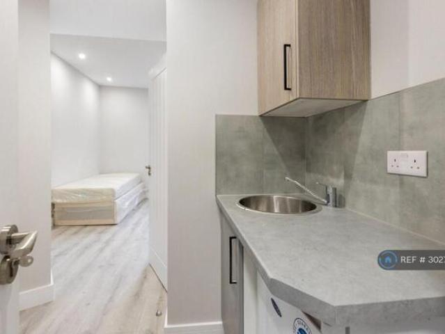 Studio for rent in Cat Hill