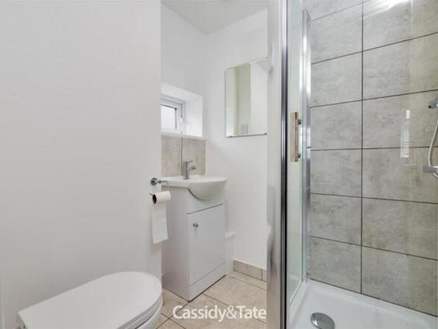 Flat for rent in St Albans, Five Acres
