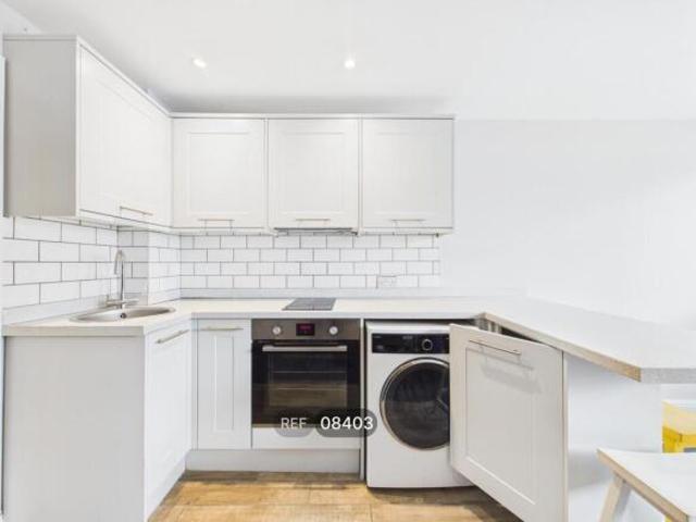 Flat for rent in Cat Hill