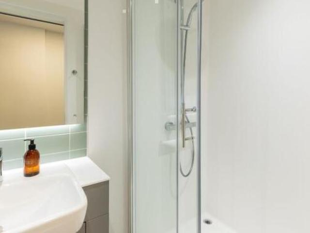 Studio for rent in Guildford, Surrey