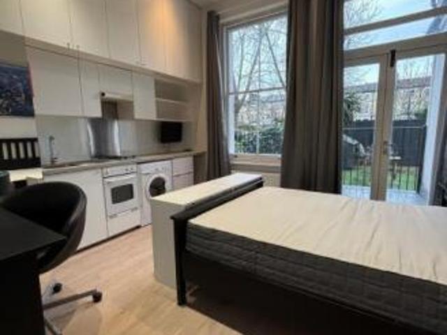 Studio for rent in Cat Hill
