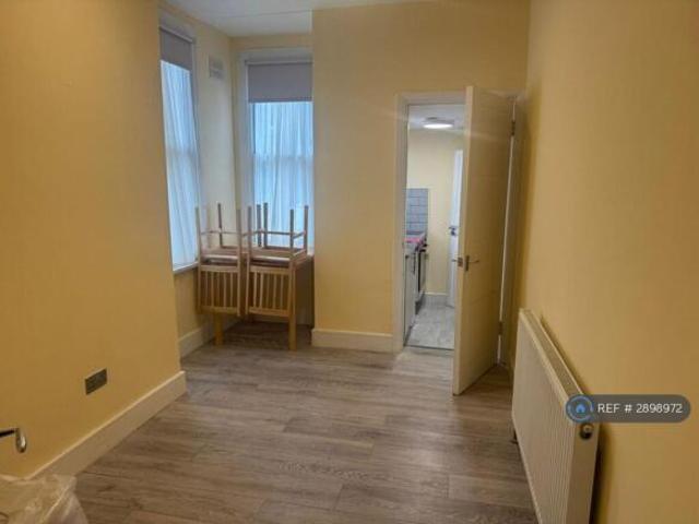 Studio for rent in Cat Hill