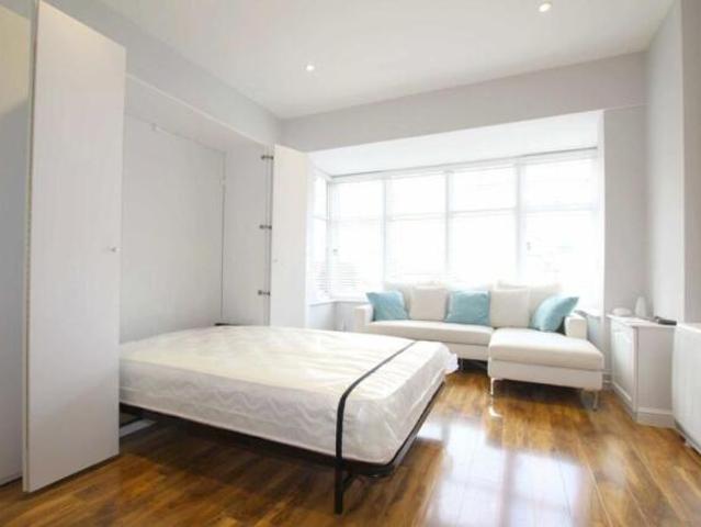 Studio for rent in Brentford End, Greater London