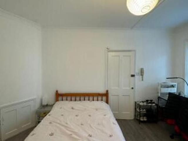Studio for rent in Cat Hill, England